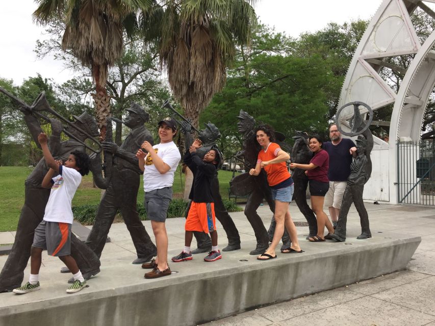 New Orleans: Buzz the Crescent Guided Bike Tour - A Guide Who Shapes the Experience