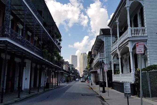 New Orleans French Quarter and Garden District Bike Tour - The guides make or break the experience