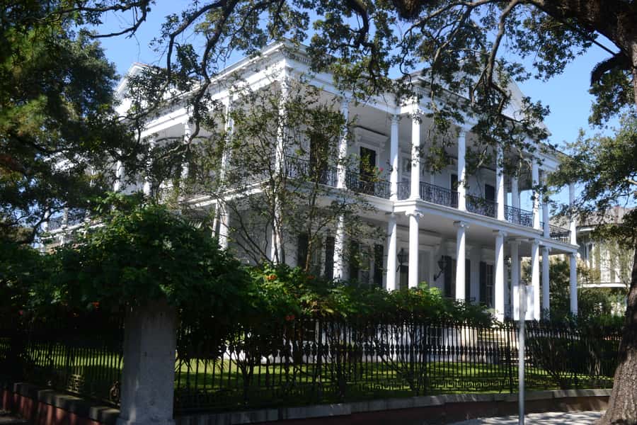 New Orleans: Garden District and French Quarter Bike Tour - Through the French Quarter at an easy pace