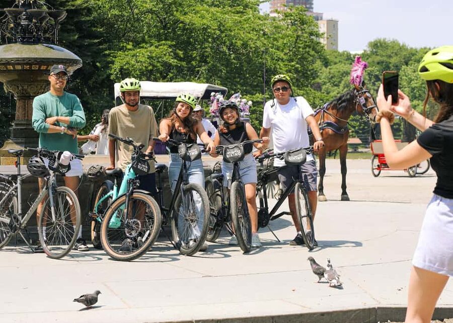 New York City: Bike Rentals - Choosing between a hybrid bike, ebike, or family setup
