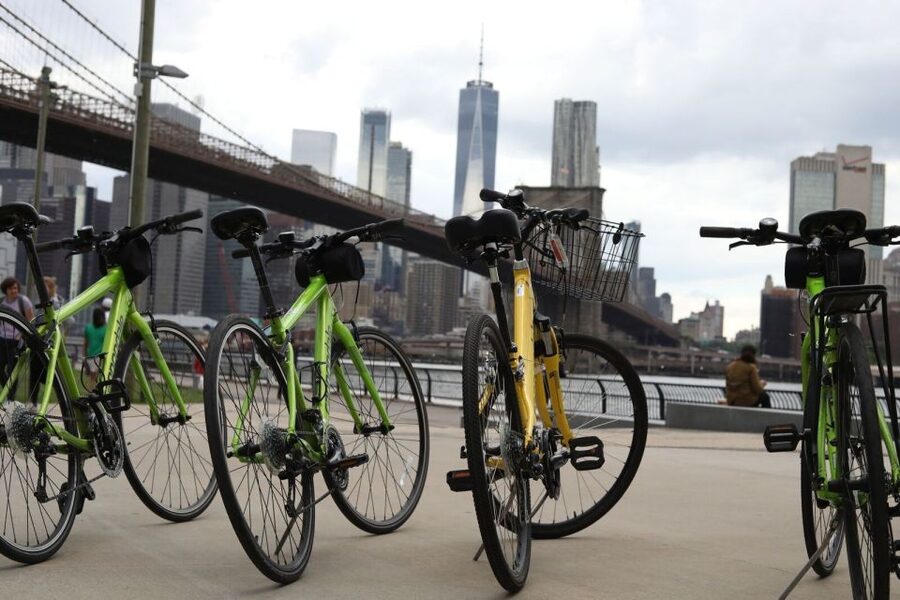 New York City: Lower Manhattan Bike Rentals - The one-hour Brooklyn Bridge ride
