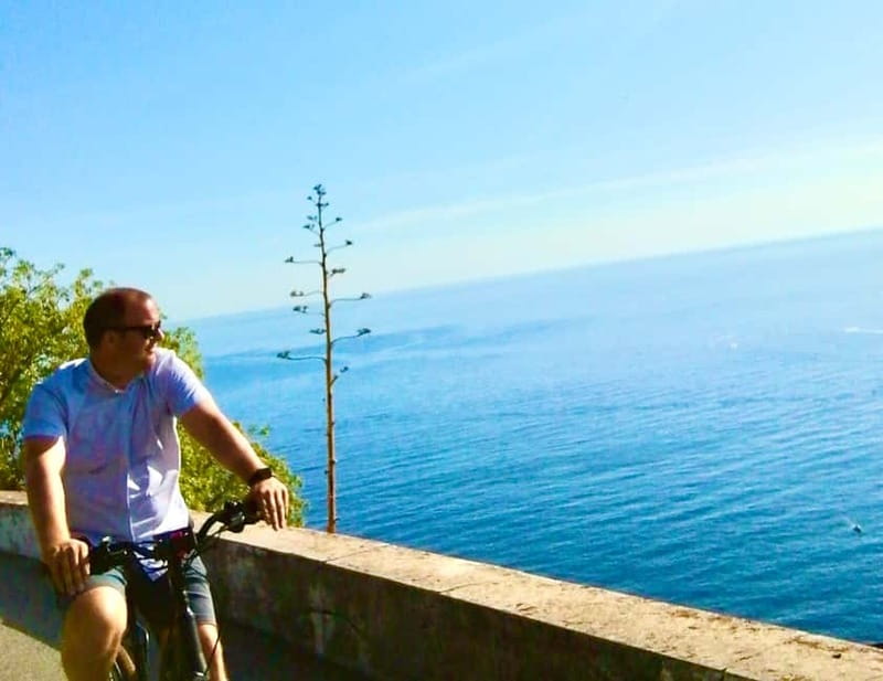 Nice 3Hrs by EBike: Essentials Oldest Districts & Panoramas - Climbing Mont Boron for the first big view