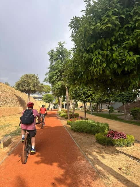 Nicosia: Walled City Bike Tour - Venetian Column and the story told by monuments