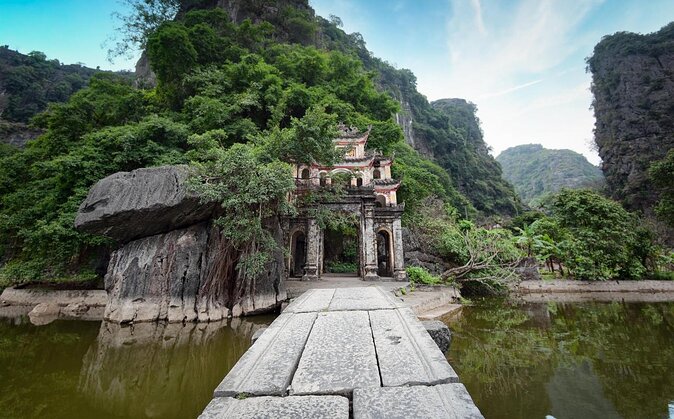 Ninh Binh Tour: Deluxe & Small Group Tam Coc Hoa Lu - Boat, Biking, Buffet Lunch - Key points before you book
