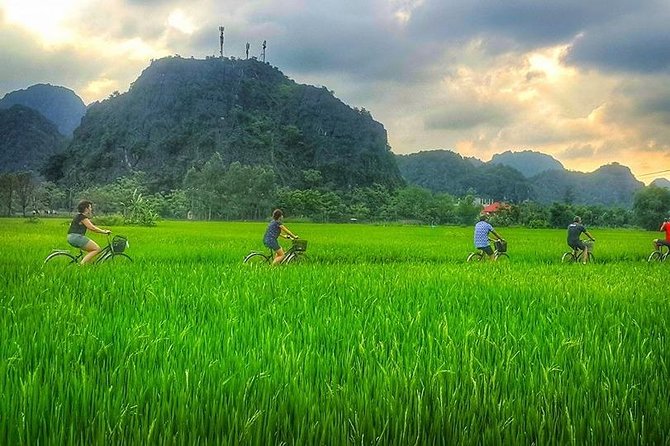 Ninh Binh Tour: Deluxe & Small Group Tam Coc Hoa Lu - Boat, Biking, Buffet Lunch - Hoa Lu and the story of Vietnam’s first capital