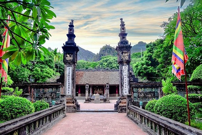 Ninh Binh Tour: Deluxe & Small Group Tam Coc Hoa Lu - Boat, Biking, Buffet Lunch - Vietnamese buffet lunch at Tam Coc