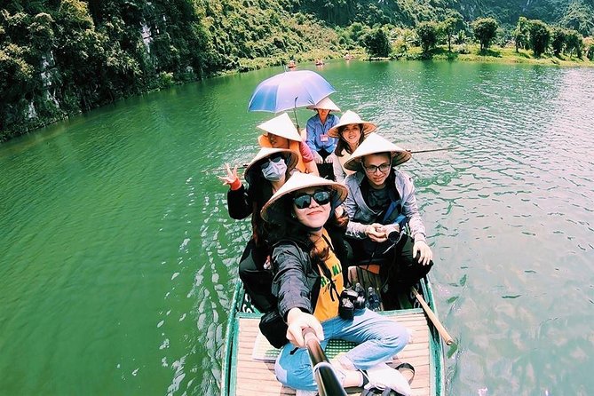 Ninh Binh Tour: Deluxe & Small Group Tam Coc Hoa Lu - Boat, Biking, Buffet Lunch - Riding south in the limousine bus