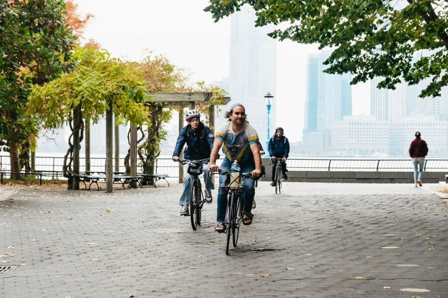NYC: Radical and Weird History Bike Tour of Manhattan - A pause for a local snack