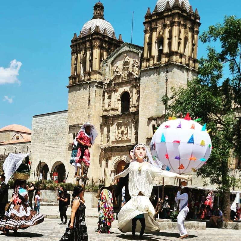 Oaxaca City: Bike Tour with Professional Guide+Art workshop - El Llano: a public space between neighborhoods