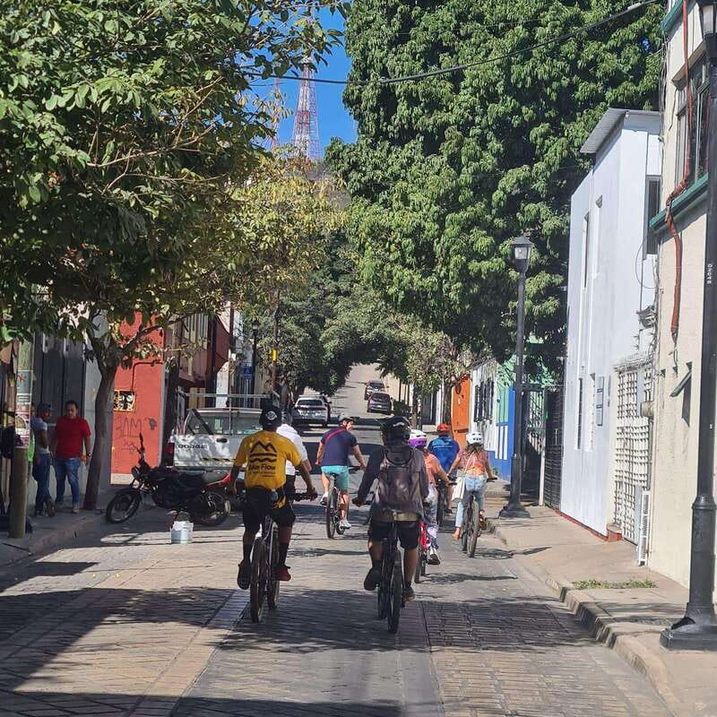 Oaxaca City: Bike Tour with Professional Guide+Art workshop - La Soledad and the ride back