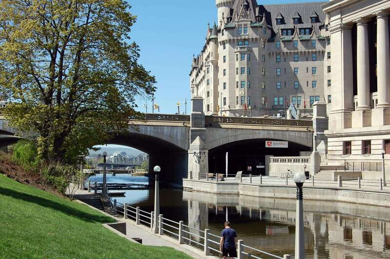 Ottawa: 4-Hour Bike Rental - Following the Rideau Canal toward the river