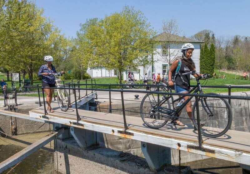 Ottawa: 4 or 8-Hour Bike Rental with Self-Guided Tour - City bike or e-bike: choosing the right ride