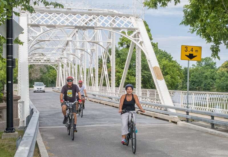 Ottawa: 4 or 8-Hour Bike Rental with Self-Guided Tour - Picking up your bike near Parliament Hill