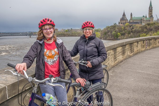 Ottawa Highlights 3.5 Hour Bike Tour - The War Museum and Ottawa River pathway