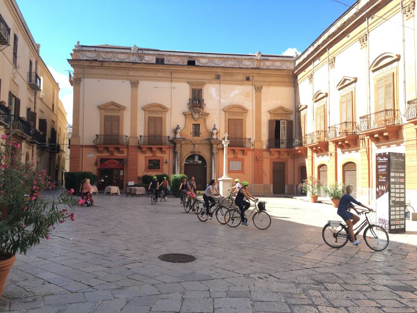 Palermo: Historic Center Guided Bike Tour with Food Tasting - Fontana Pretoria and Palermo’s grand public spaces