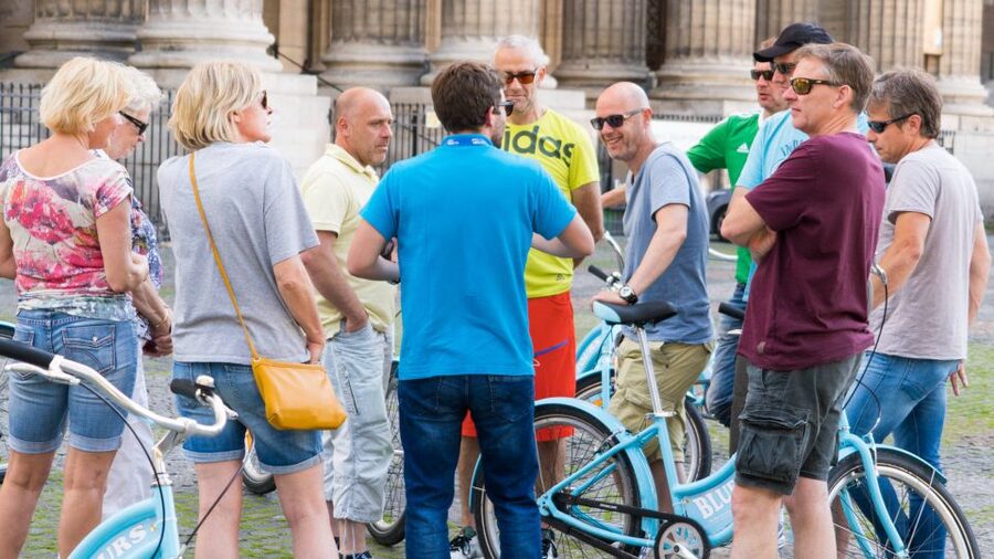 Paris 4-Hour Bike Tour: Off the Beaten Path - One hour in Le Marais