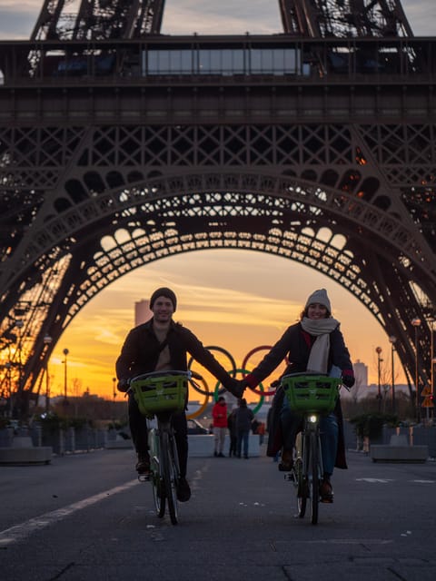 Paris before the crowds, bike tour & Breakfast - Breakfast with coffee, pastries, and something warm