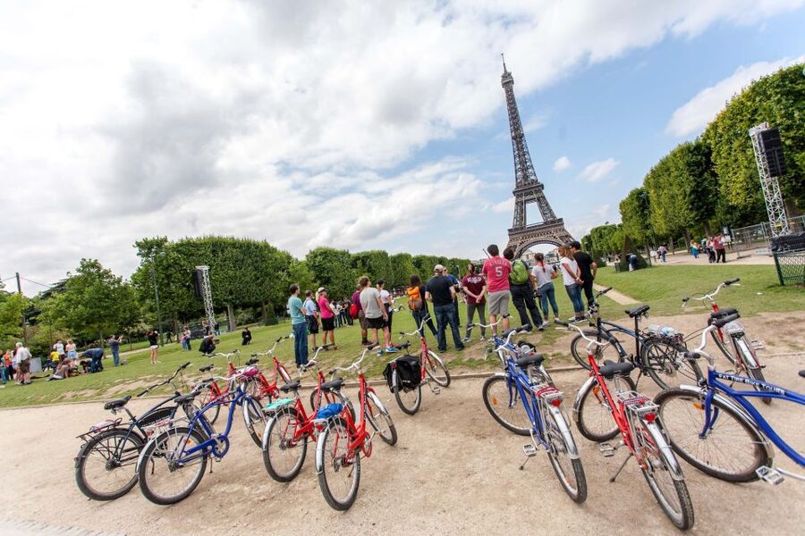 Paris Bike Tour: Eiffel Tower, Place de la Concorde & More - Place de la Concorde and the final stretch
