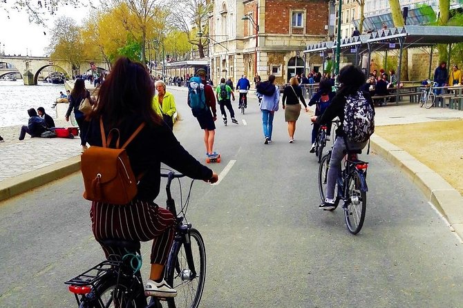 Paris: Charming Nooks and Crannies Bike Tour - Starting at Hôtel de Ville