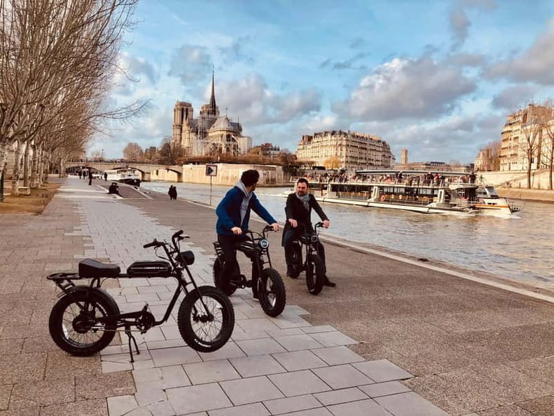 Paris: City Highlights Private Electric Bike Tour - Île Saint-Louis and Notre Dame