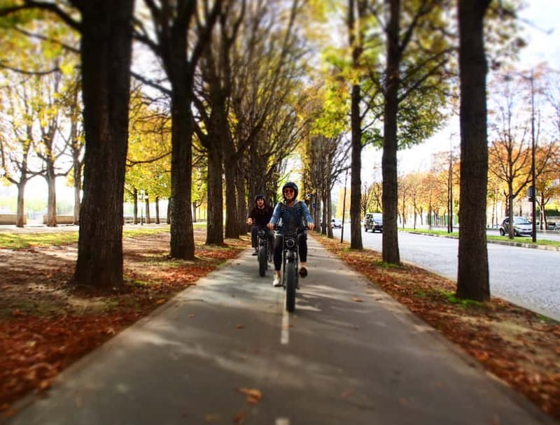 Paris: City Highlights Private Electric Bike Tour - What the $69 price really buys you