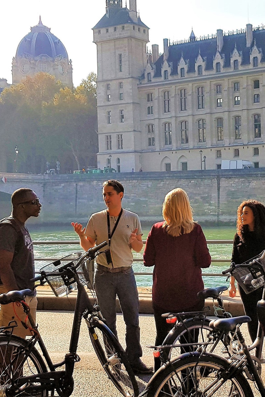 Paris: City Treasures Bike Tour - What the guide adds to the value