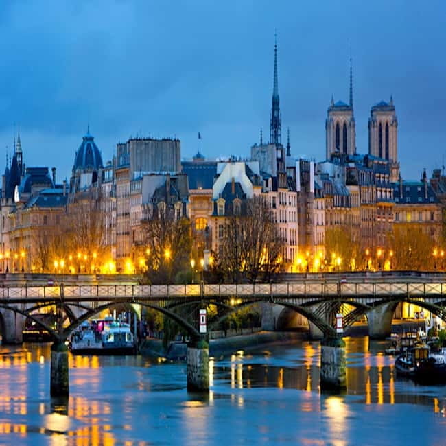 Paris: Eiffel Tower&Seine River Electric Bike Tour 3 hours - Along the Seine: grand bridges and big Paris views