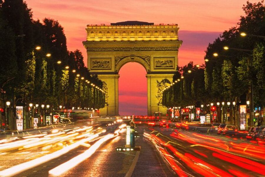 Paris: Evening Bike and Boat Tour - Returning through the Louvre and its illuminated pyramids