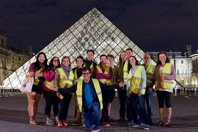 Paris Evening Bike Tour with 1-hour Seine River Cruise - A small group makes city cycling less stressful