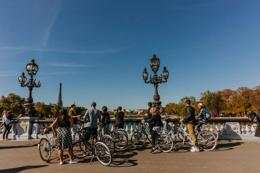 Paris: Famous Monuments Cycling Tour - Notre Dame and the Île de la Cité