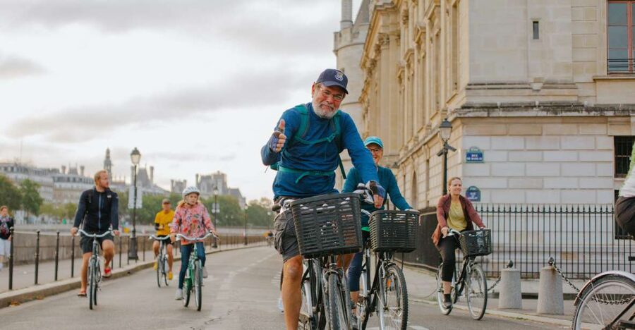 Paris: Guided Bike Tour Like a Local - Starting at Le Peloton Café