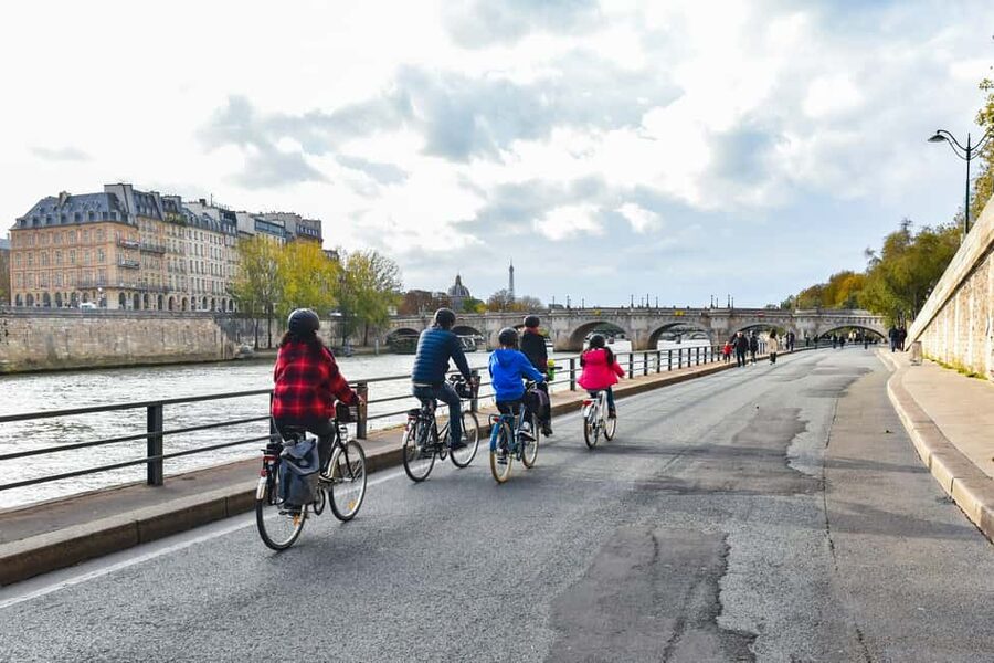 Paris: Guided Bike Tour of Must-See Sights - Grand Palais and the route toward western Paris