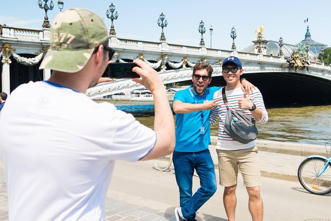 Paris Highlights Bike Tour: Eiffel Tower, Louvre and Notre-Dame - Champs-Élysées, Concorde, and the big Paris picture