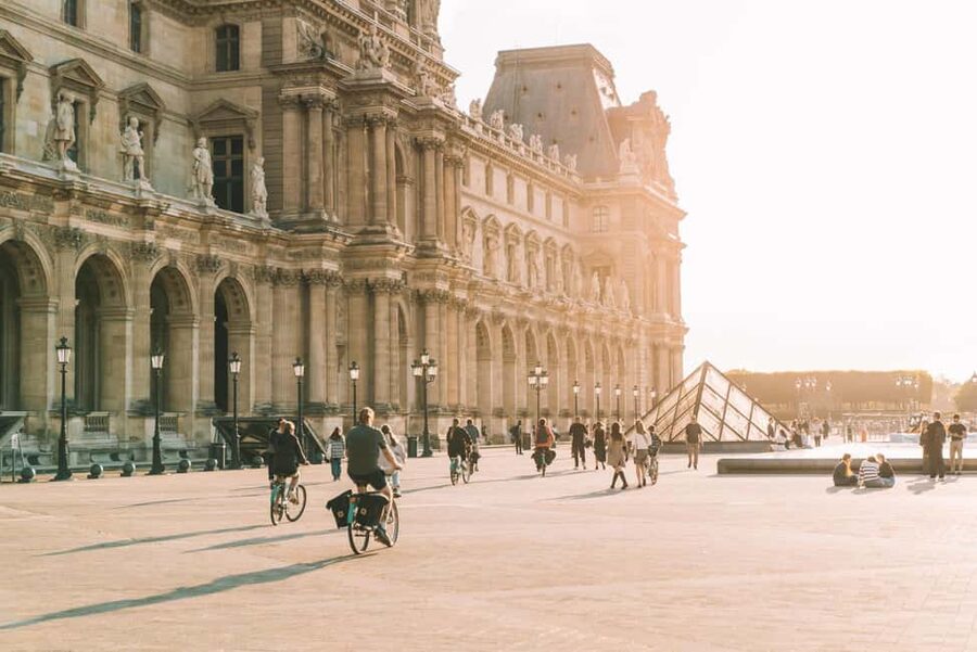 Paris: Night Small-Group Bike Tour & Boat Cruise - Eiffel Tower, École-Militaire, and Napoleon’s Tomb