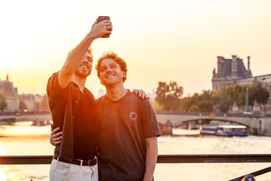 Paris: Night Small-Group Bike Tour & Boat Cruise - The Louvre and Tuileries Garden at sunset
