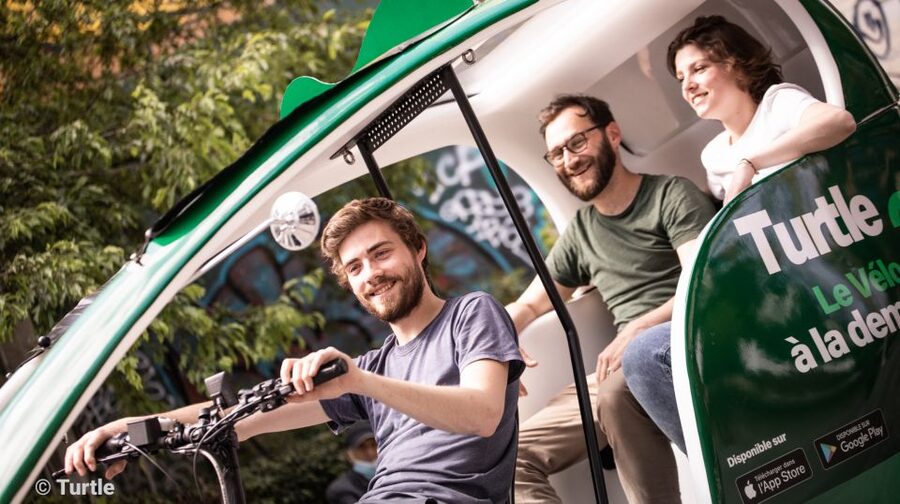 Paris: Private guided tour in Rickshaw bike - Gustave Eiffel - Pont de Bir-Hakeim and the Seine