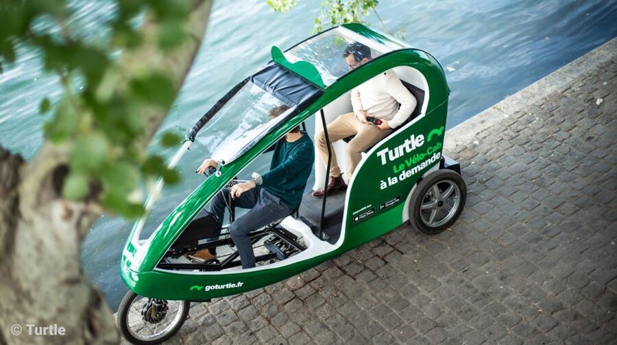 Paris : Private guided tour Rickshaw bike - Saint-Germain - Beginning at the Saint-Michel Fountain