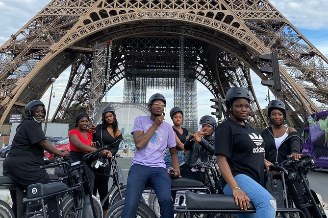 Paris Sightseeing Family Friendly Guided Electric Bike Tour - Pont des Arts, the islands, and Notre-Dame