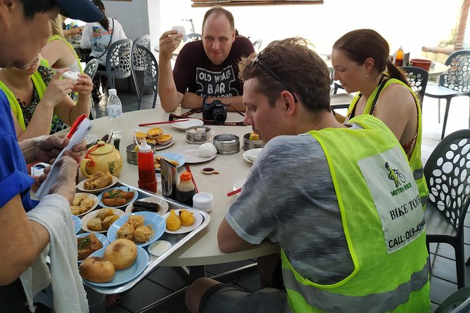 Penang George Town All-In-One Heritage Tour By Bicycle & Trishaw (Metro Bike) - Breakfast in Little India, with food as part of the lesson