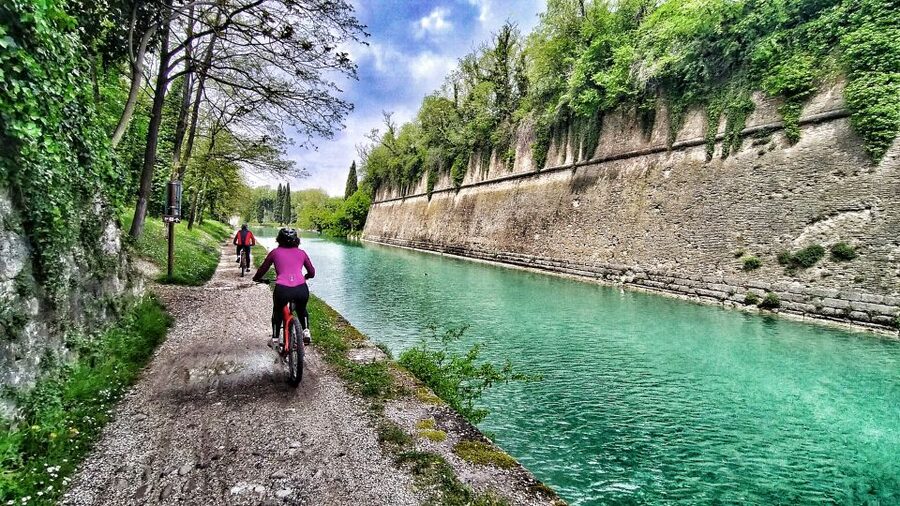 Peschiera del Garda: Lake Garda & Borghetto E-Bike Tour - Group size, pace, and comfort