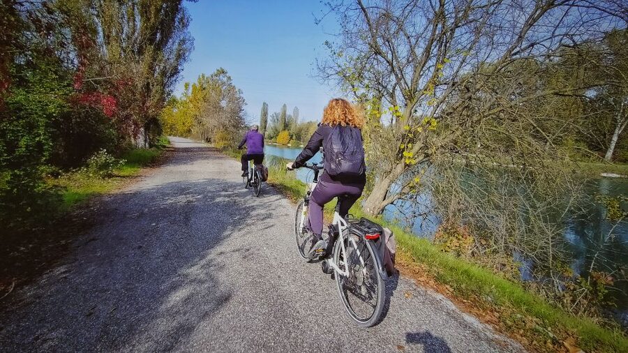 Peschiera del Garda: Lake Garda & Borghetto E-Bike Tour - What the $78.17 price includes