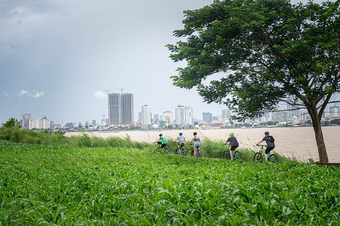 Phnom Penh Silk Island Bike Tour/ E-Bike or Tuk Tuk - What the guides add to the ride