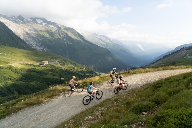 Point of view on the glaciers of Chamonix by electric mountain bike - How difficult is the three-hour ride?
