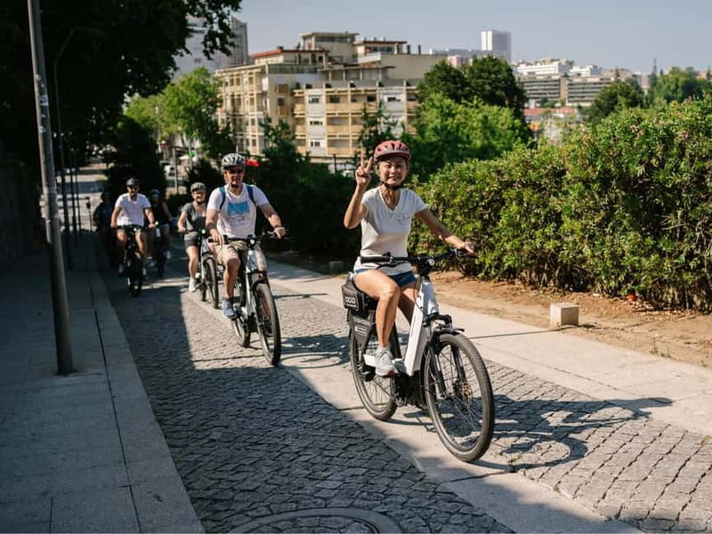 Porto: Highlights in 3 Hours E-Bike Tour - Ribeira, the riverfront, and the return ride