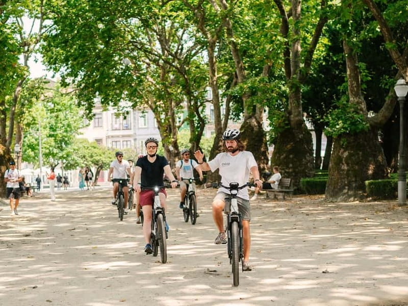 Porto: Highlights in 3 Hours E-Bike Tour - Crossing to Gaia for wide river views