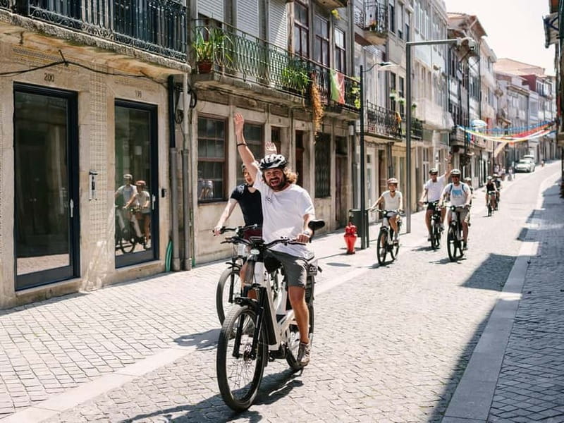 Porto: Highlights in 3 Hours E-Bike Tour - Porto Cathedral and the upper city