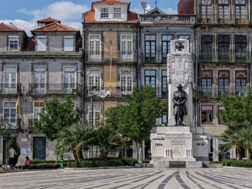 Porto: Historic e-Bike Tour with a guide - Carlos Alberto Square and Cordoaria Garden