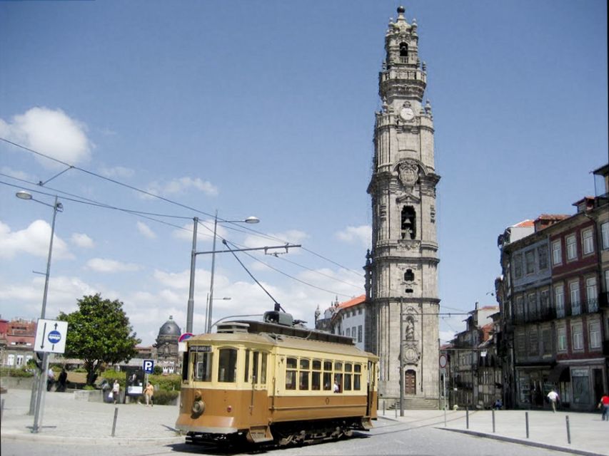 Porto: Historic e-Bike Tour with a guide - Clérigos and Lello in the busiest center