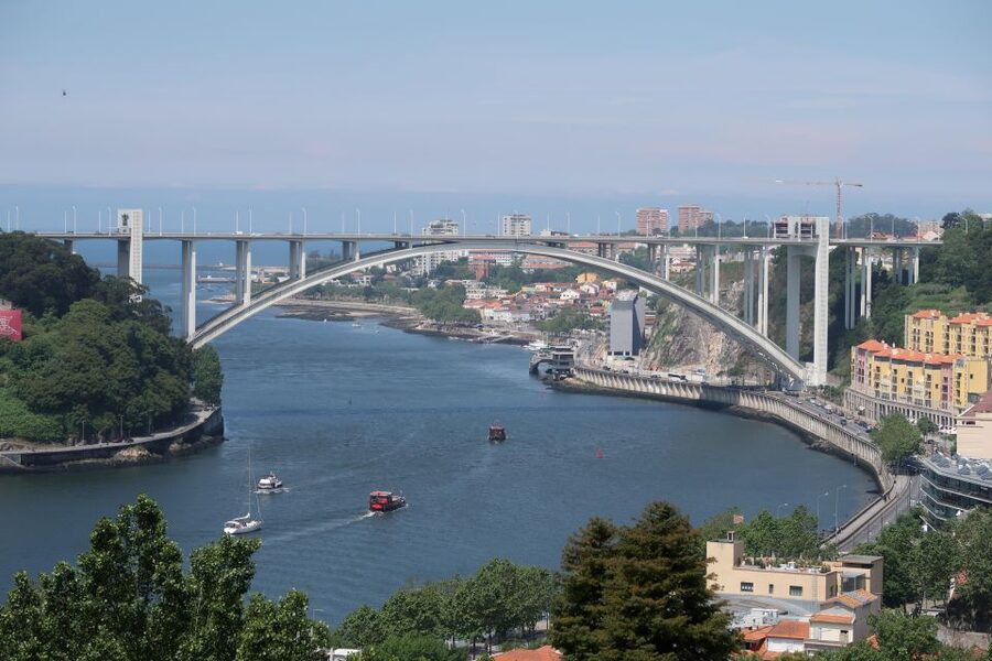 Porto: Self-Guided Bike and Boat Tour with Port Wine Tasting - Key points at a glance
