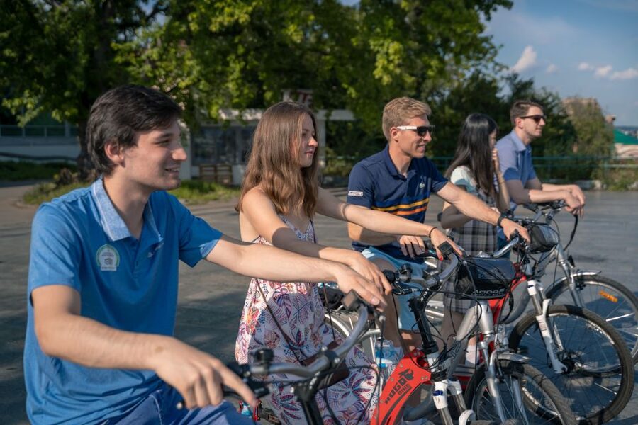 Prague: Bike or E-Bike City Tour with A Local Guide - Regular bike or e-bike: choose honestly
